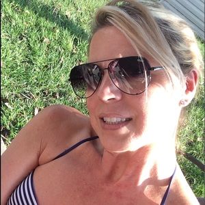 Meet your Posher, Laurie